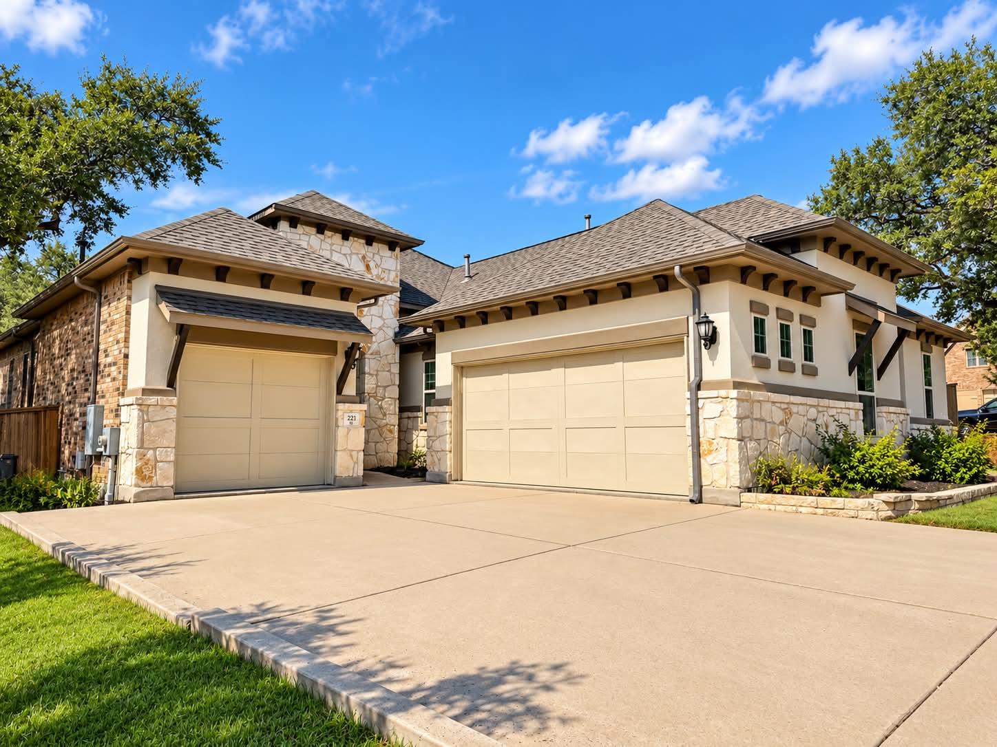 221 Lake Rim Cir
