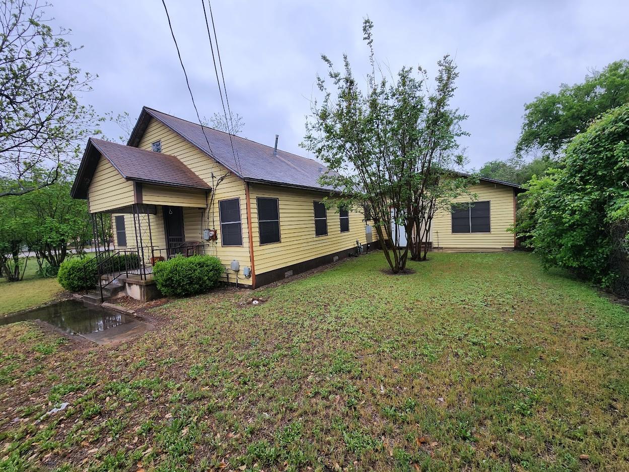 808 Montopolis Dr
