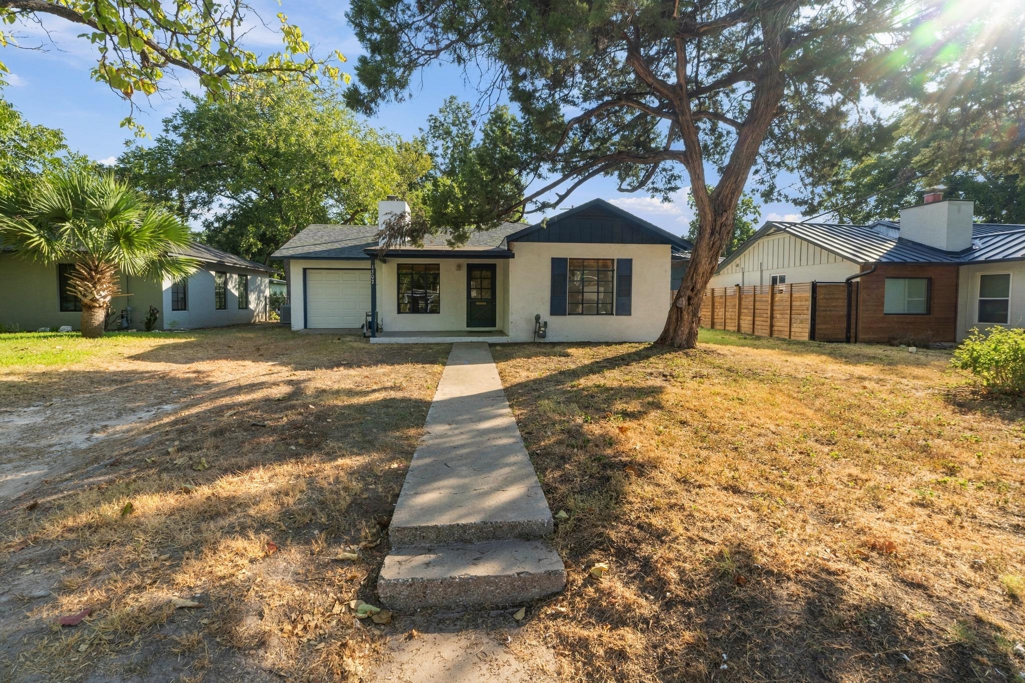 1302 Bentwood Rd