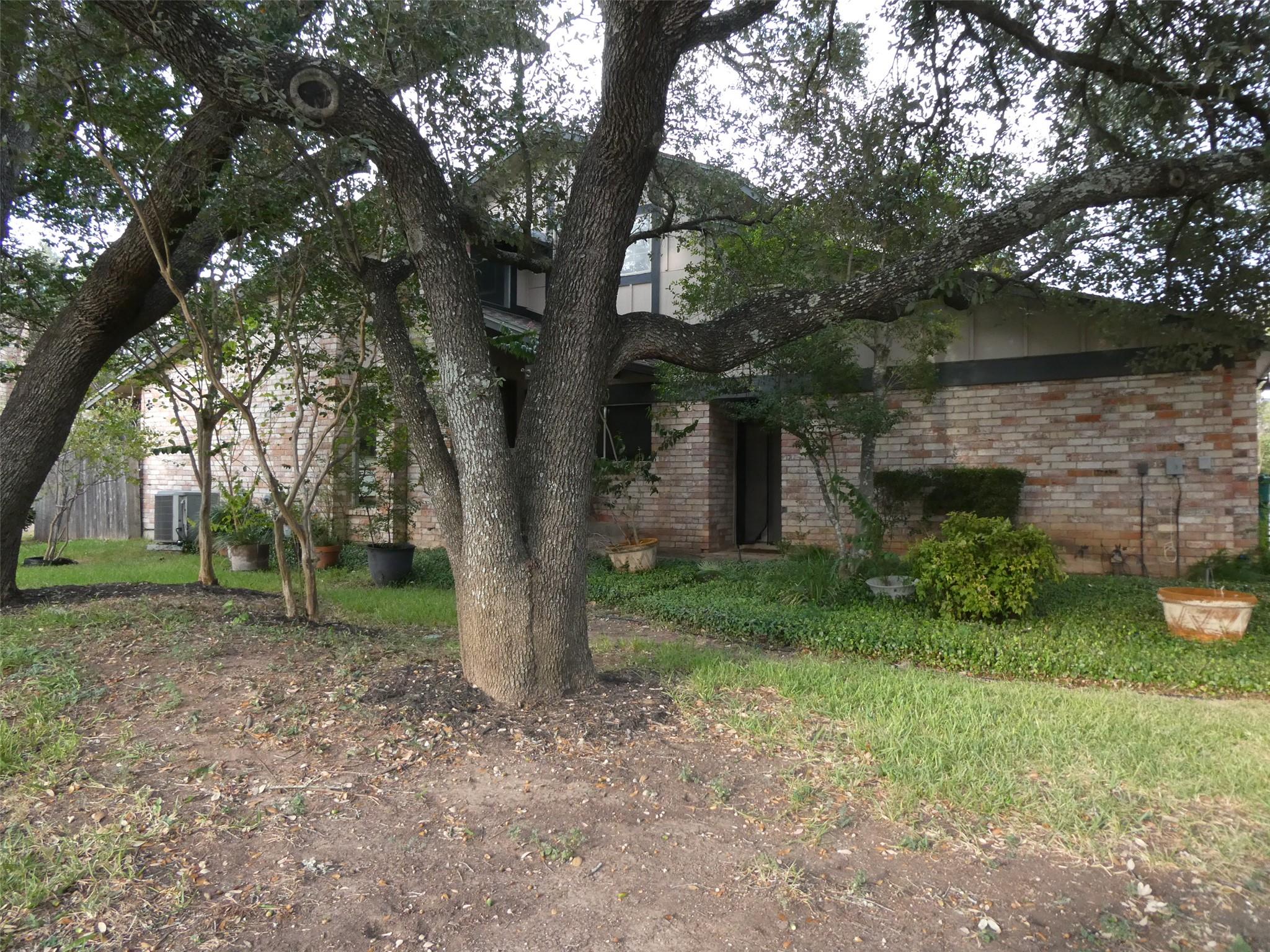 1004 SOLANO Dr