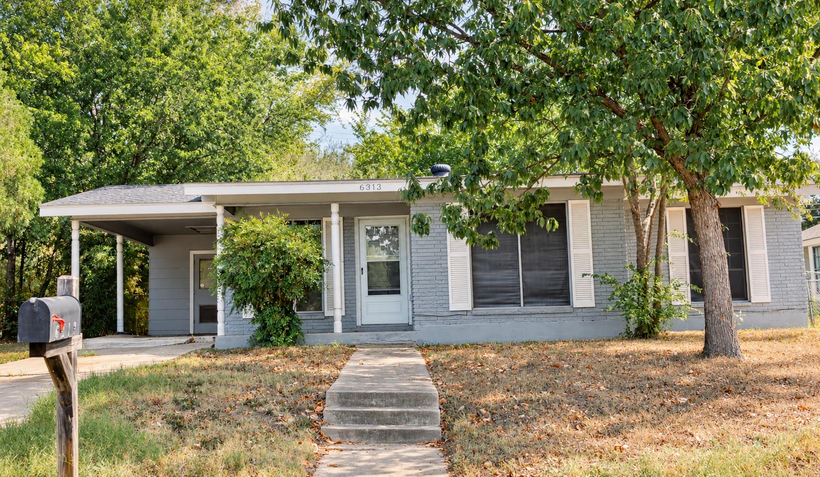 6313 Kenilworth Dr