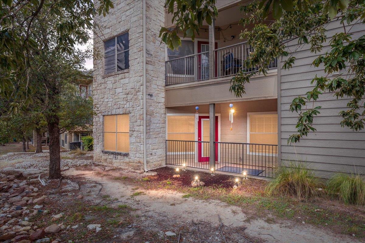 2320 Gracy Farms Ln