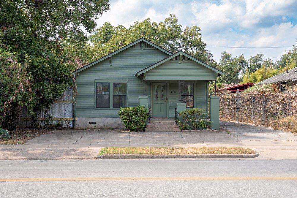 2703 Cesar Chavez St