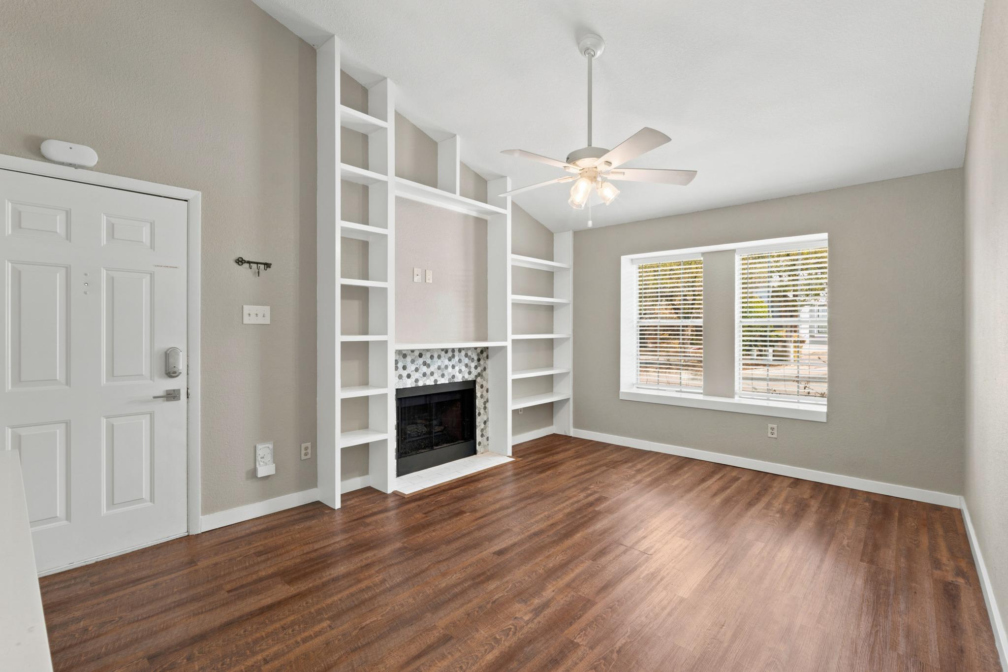 1411 Gracy Farms Ln