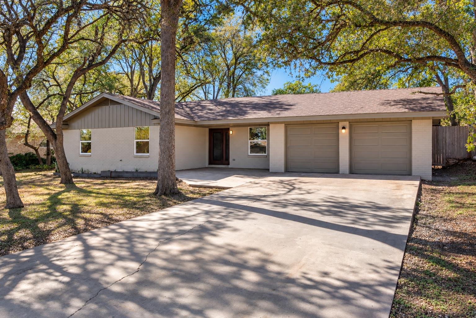 5704 Parkwood Dr