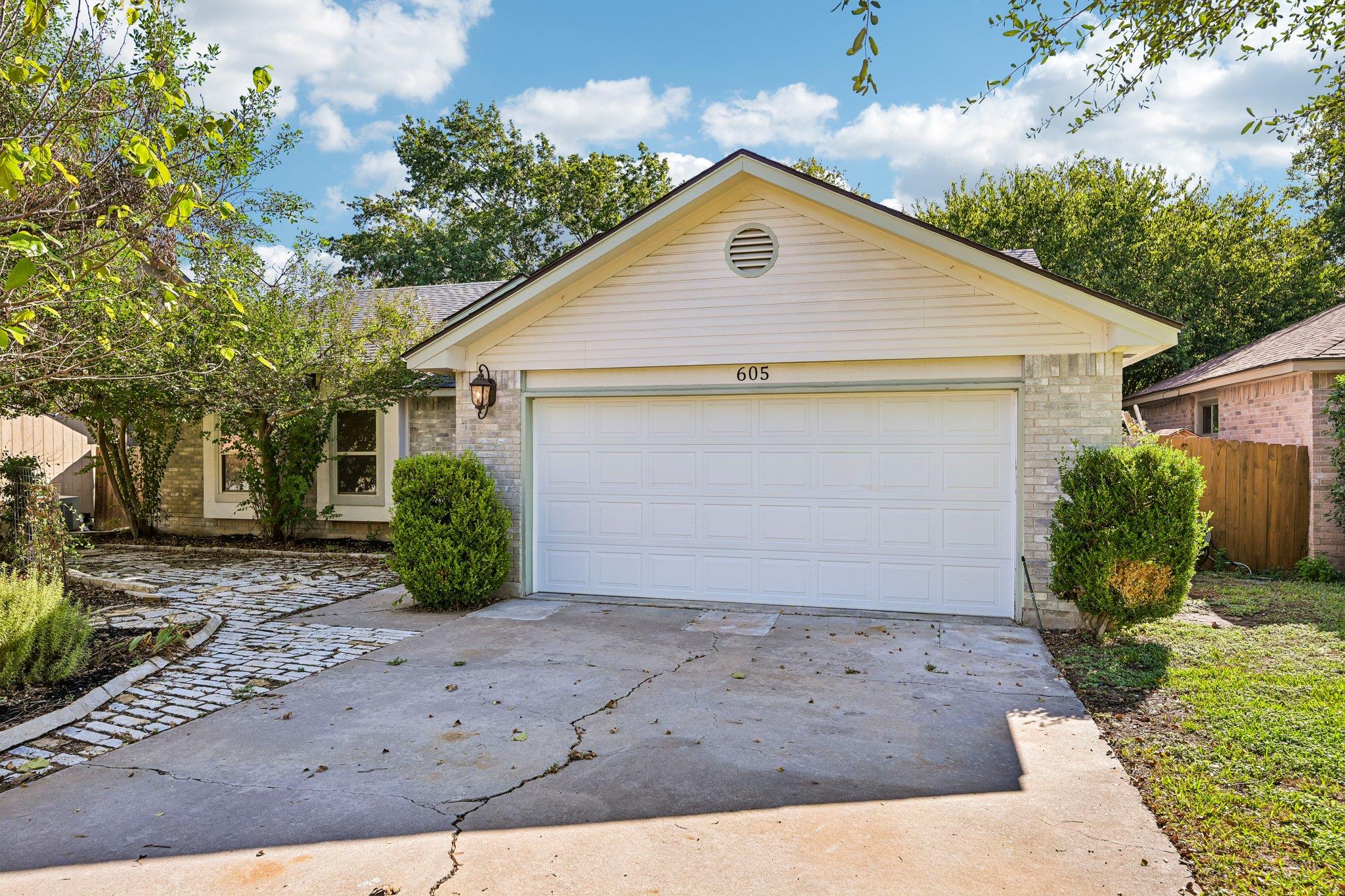 605 Hawthorne Ln