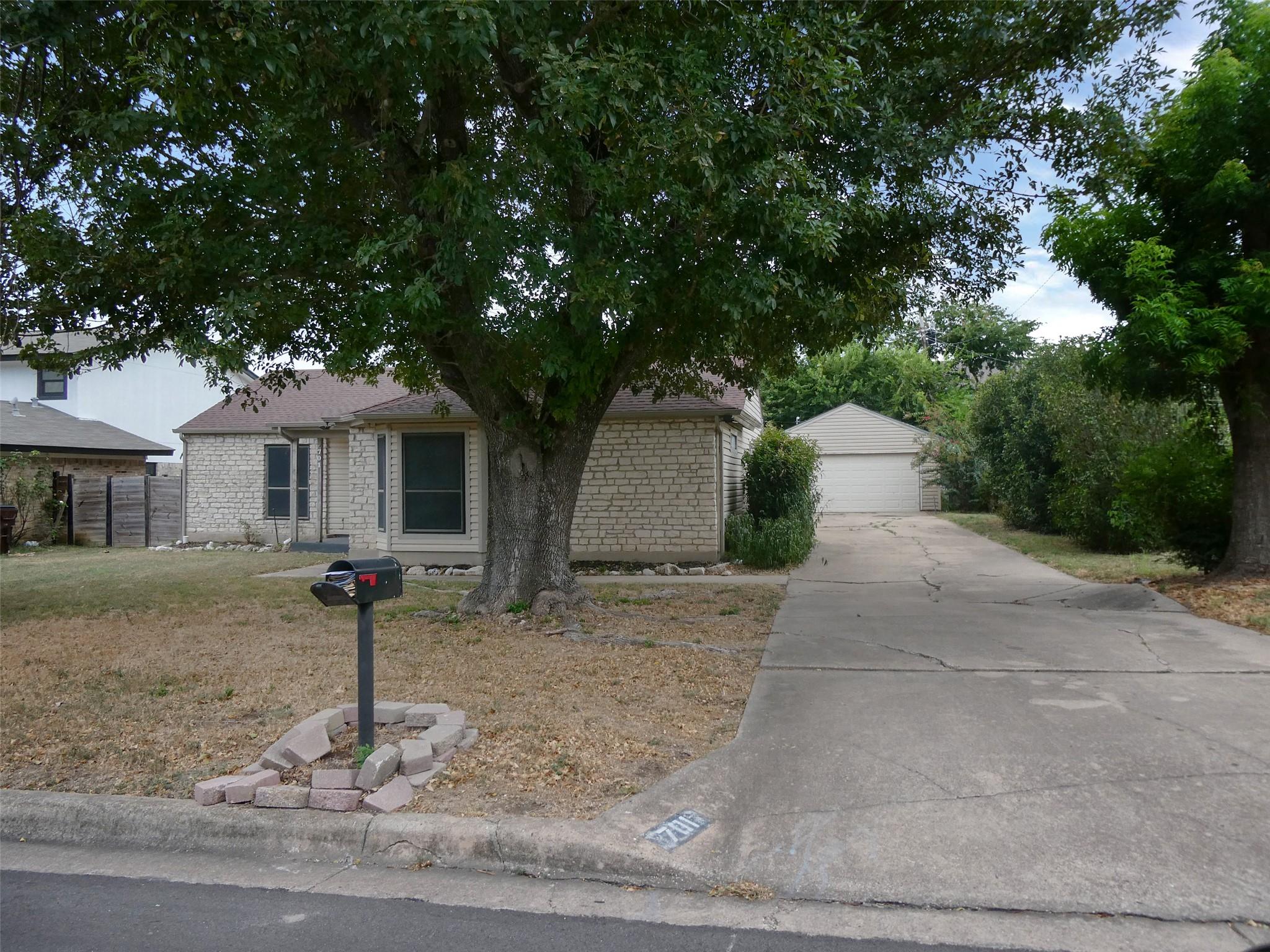 701 GREENWICH Pl