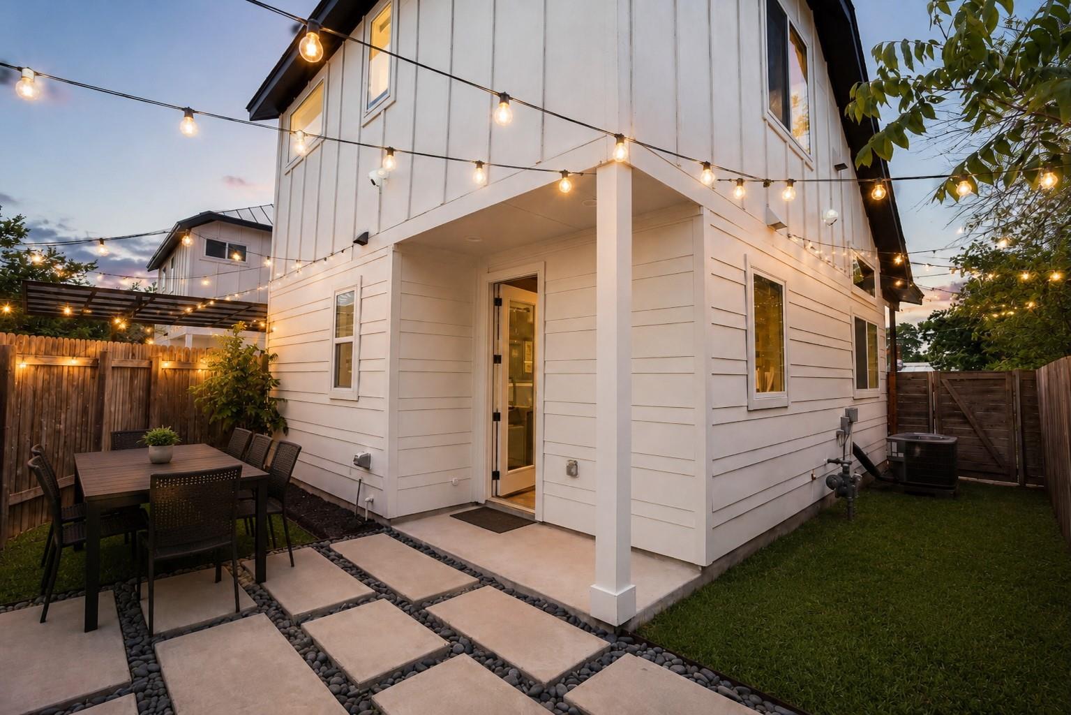 1123 Omega Ave