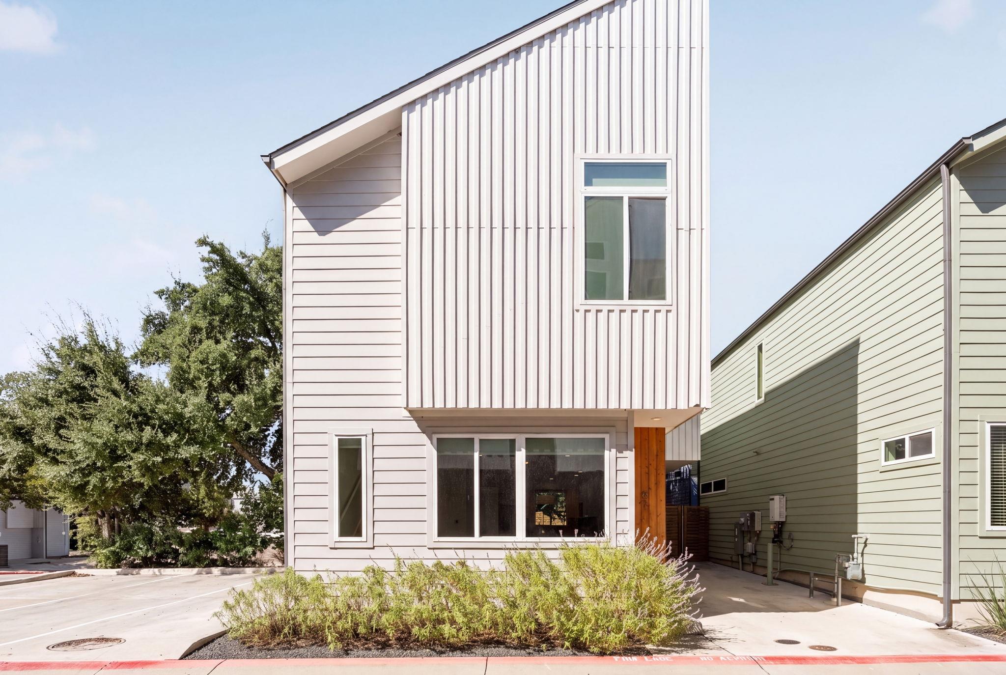 814 Bluff Dr
