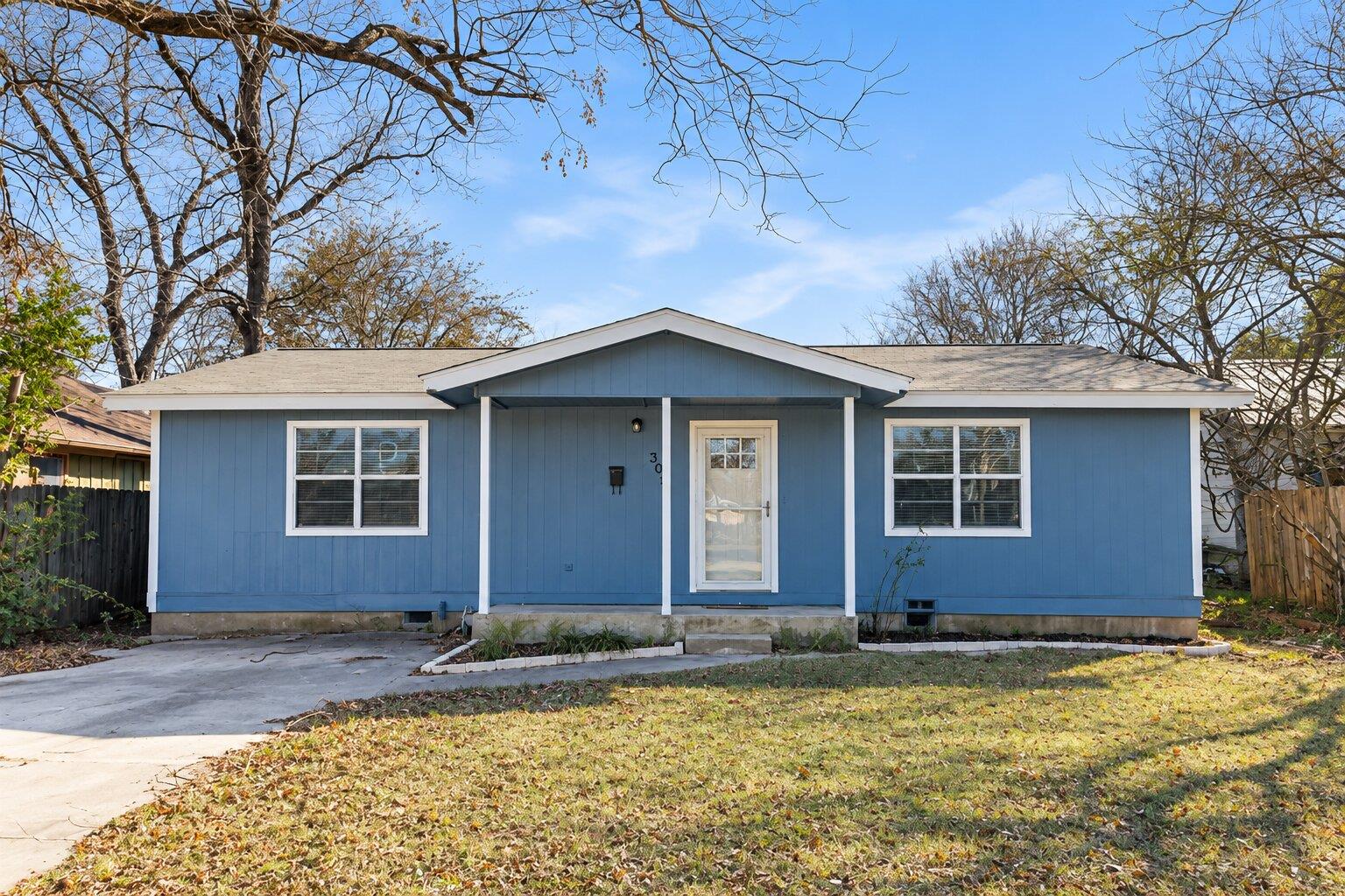 303 AUSTIN Ave