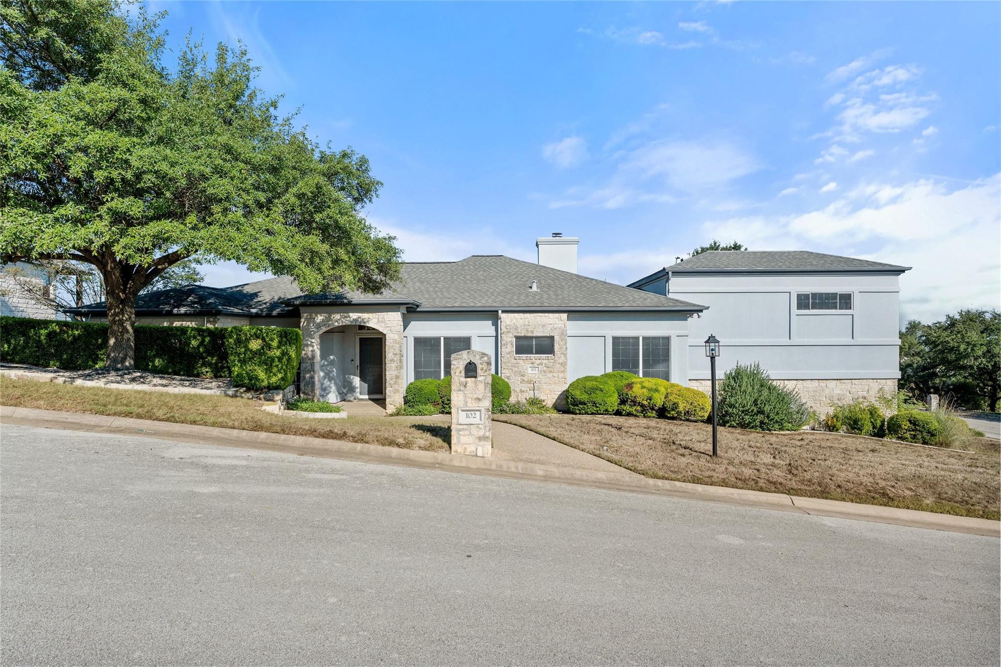 102 Paragon Ct