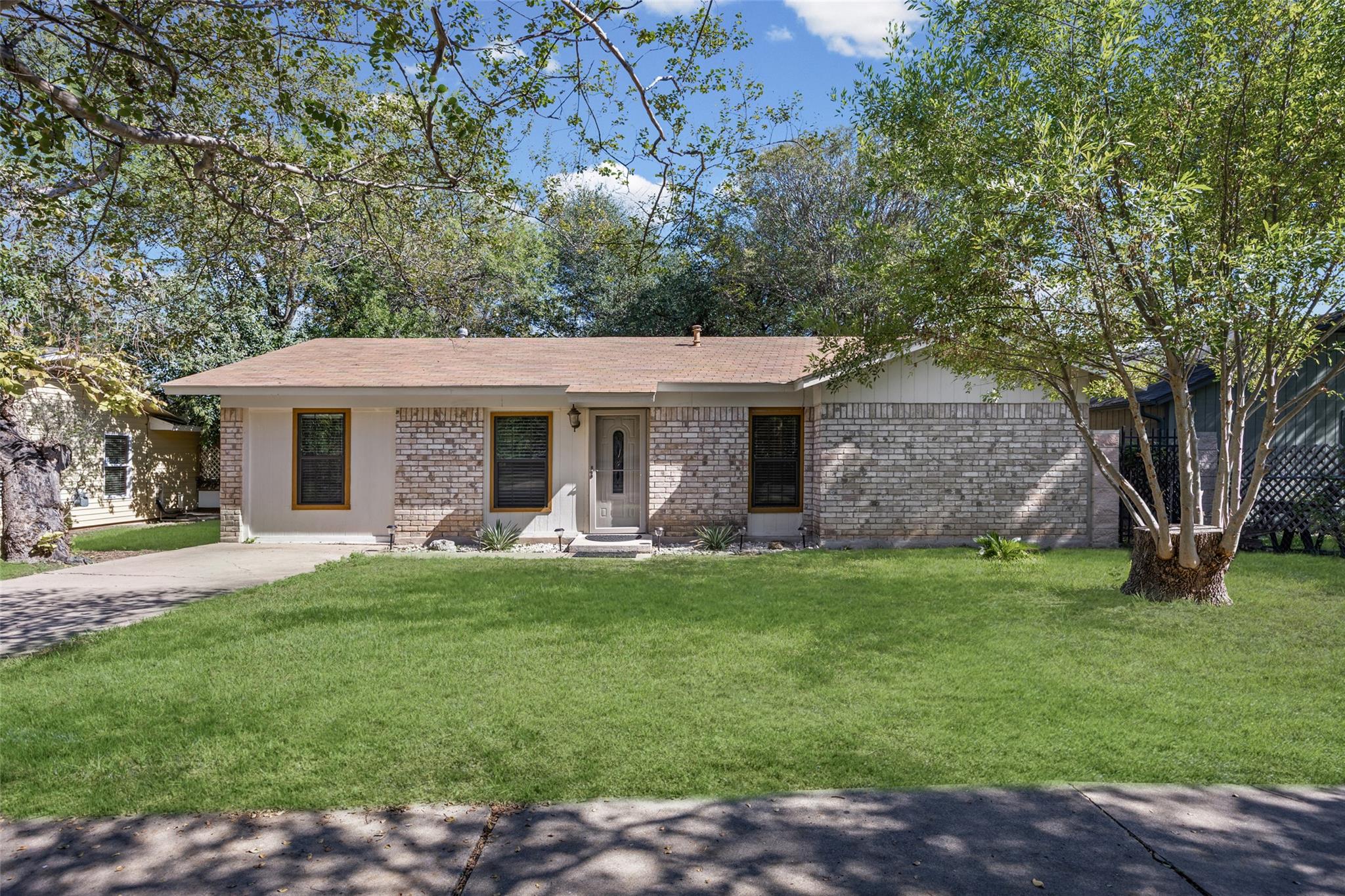 1102 Sahara Ave