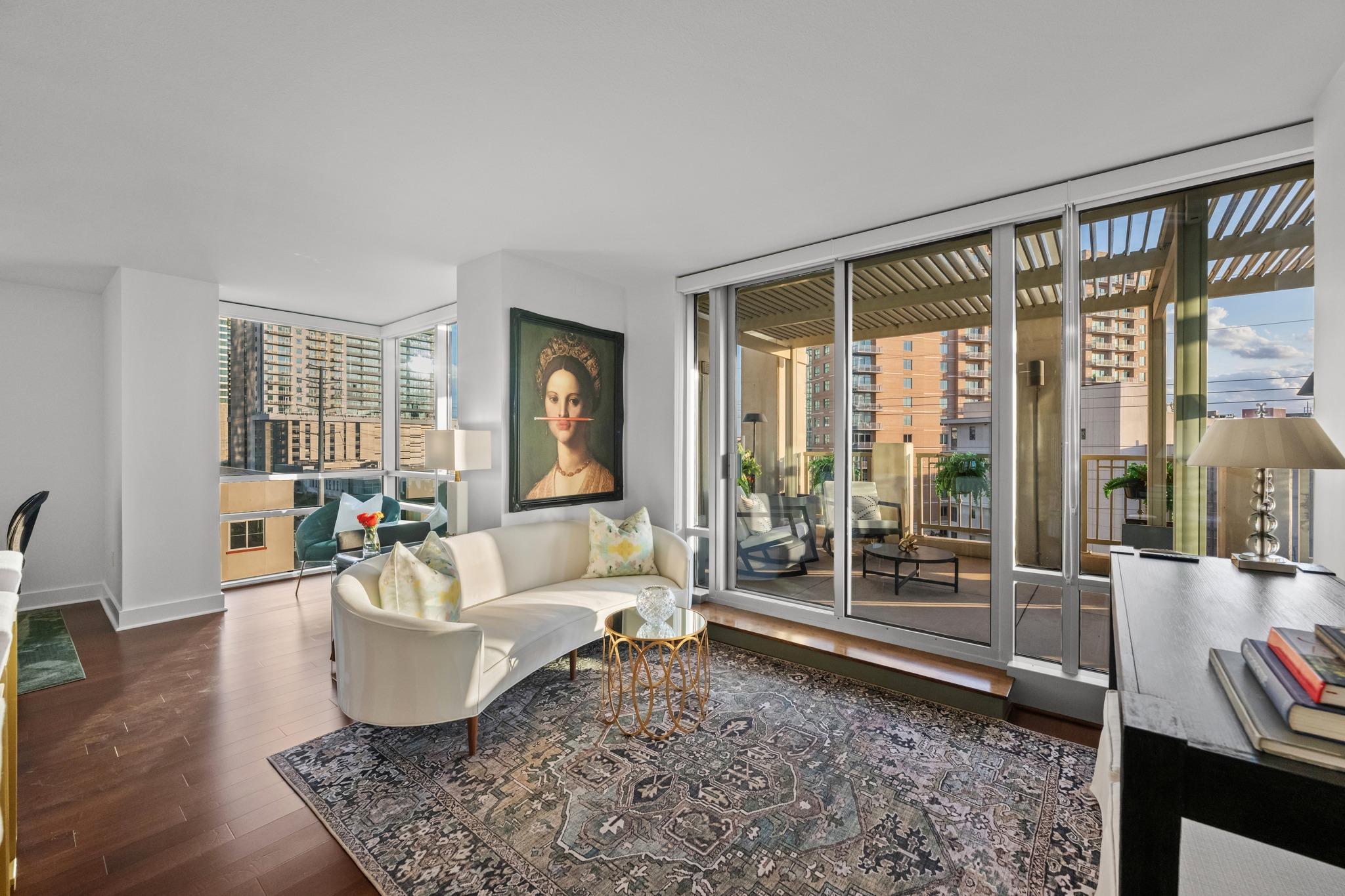 300 Bowie St