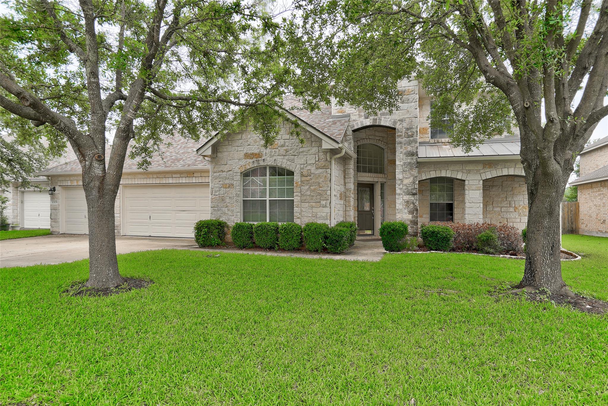 3129 Goldenoak Cir